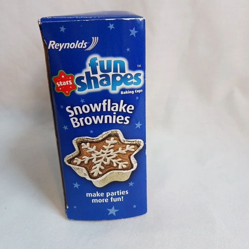 Reynolds Star Foil Baking Cups 24 Count New